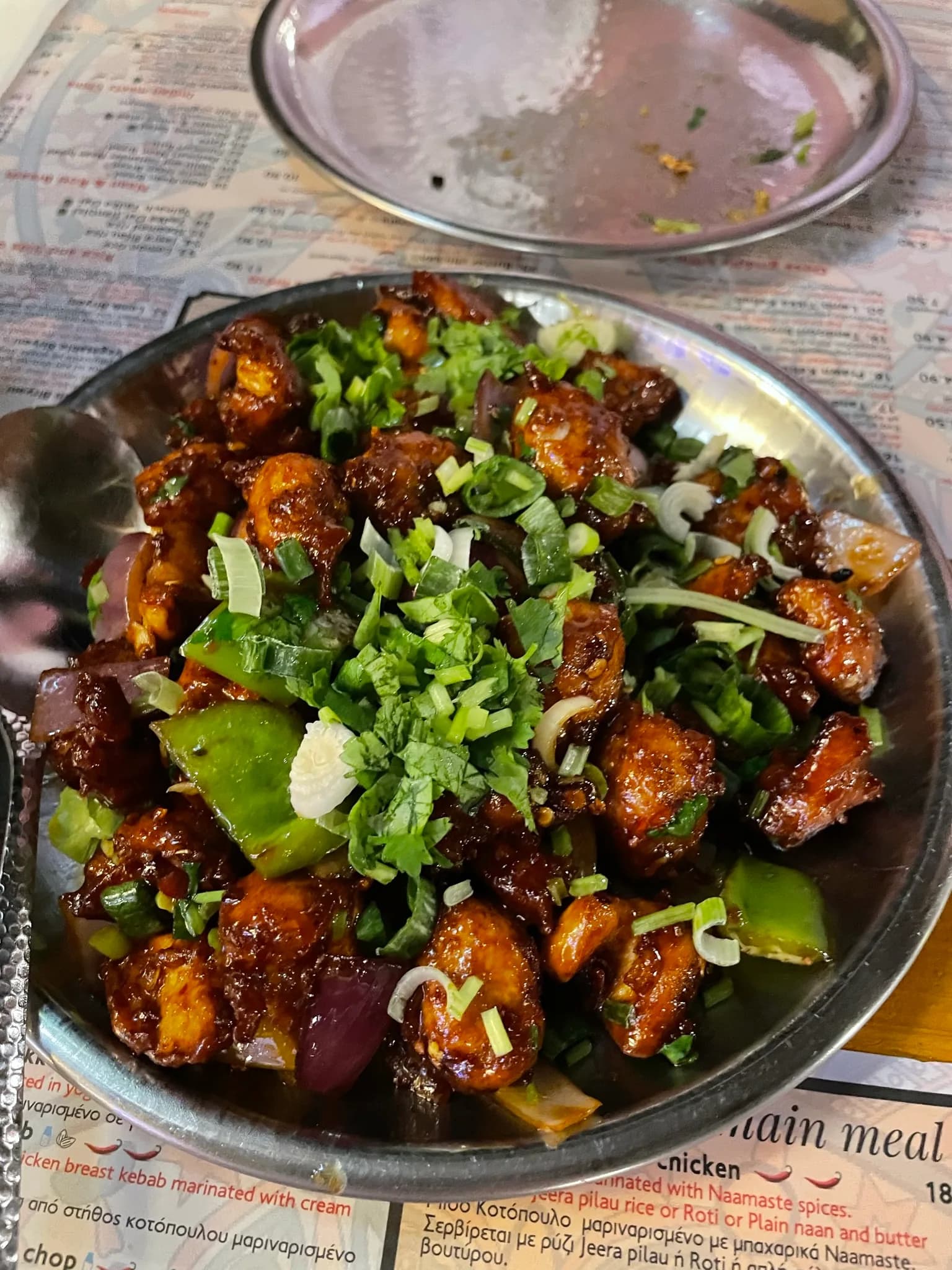 Kleurrijk Indiaas gerecht bij Naamaste in Paphos