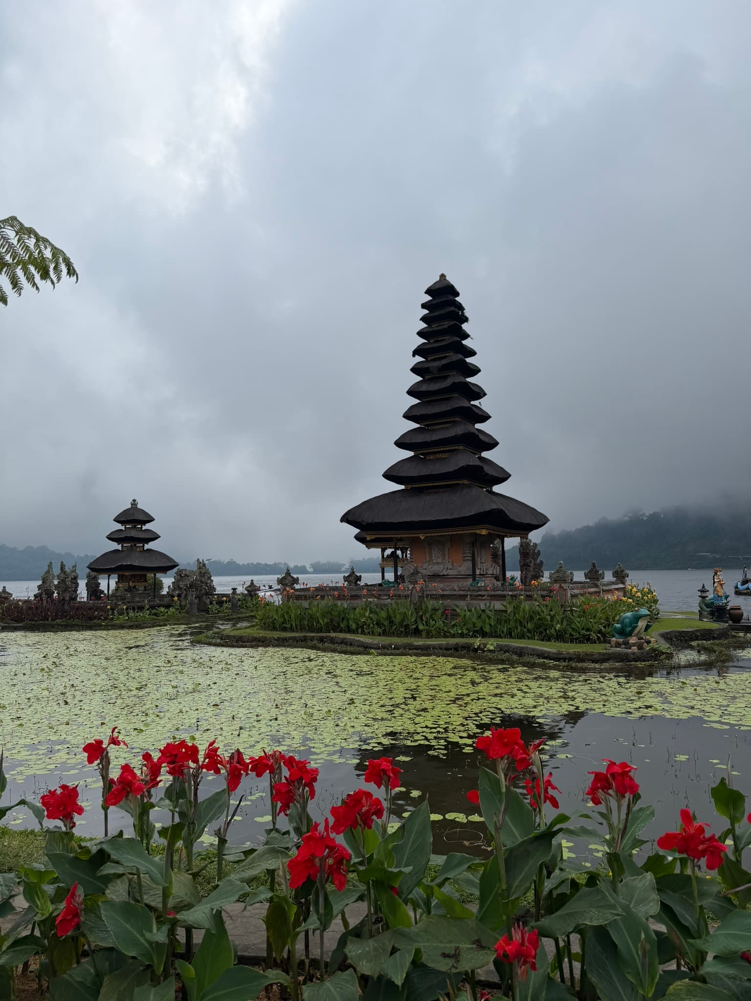 Pura Ulun Danu Beratan aan de oever van het Beratanmeer