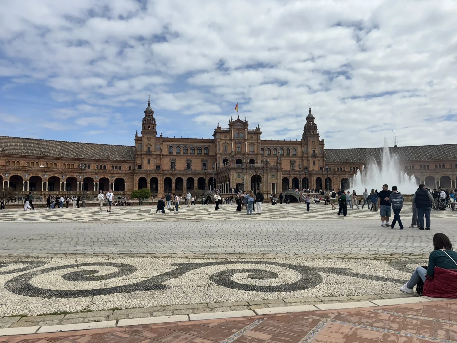 Plaza de España in Sevilla met de centrale fontein en de halfronde gevel
