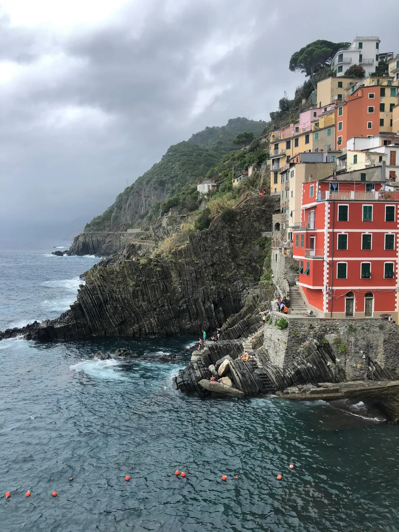 Riomaggiore aan de steile kust van Cinque Terre
