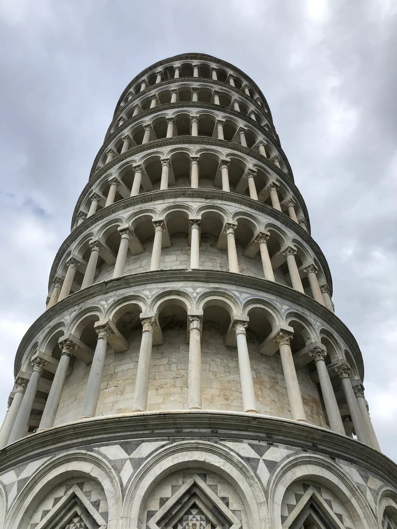 Toren van Pisa op Piazza dei Miracoli