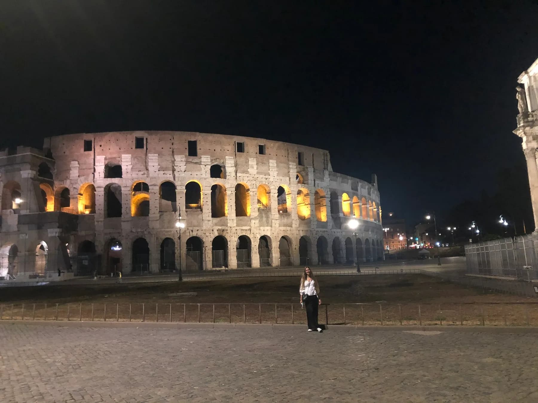 Verlicht Colosseum in Rome in de avond