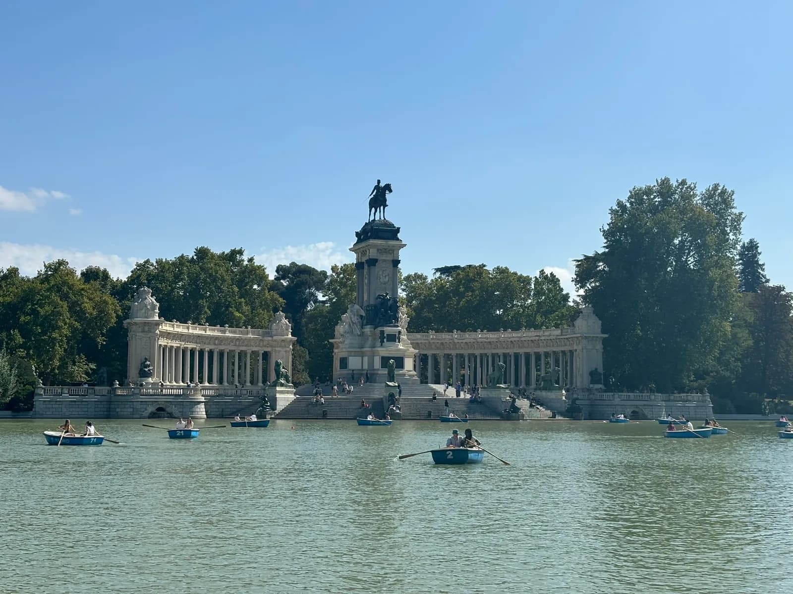 Estanque Grande en het monument voor Alfonso XII in Parque del Retiro