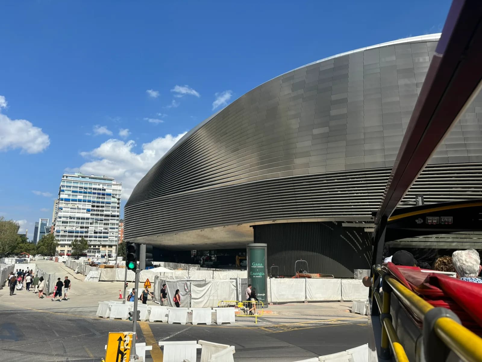 Vernieuwde buitenzijde van het Bernabéu-stadion in Madrid