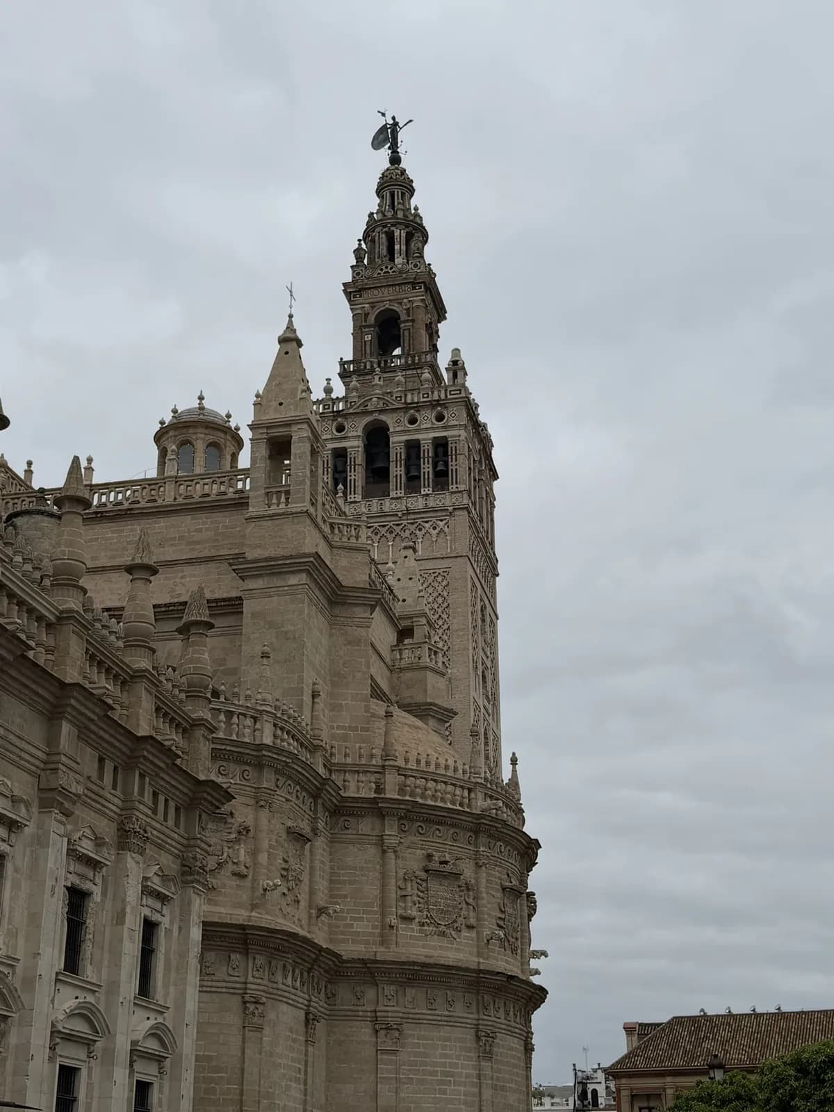 Detail van de Giralda naast de kathedraal van Sevilla