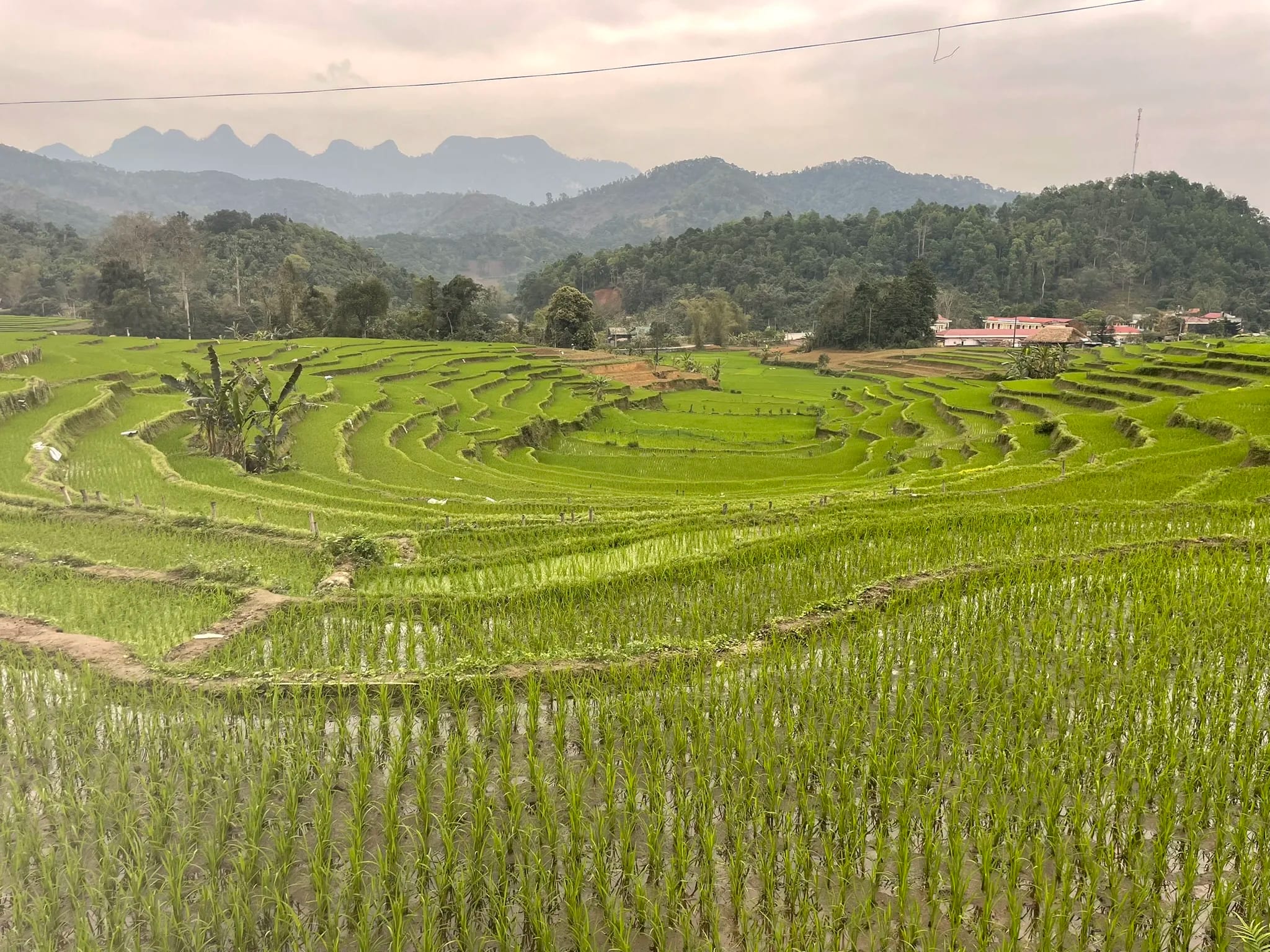 Rijstterrassen en dorpen tussen de bergen van Ha Giang